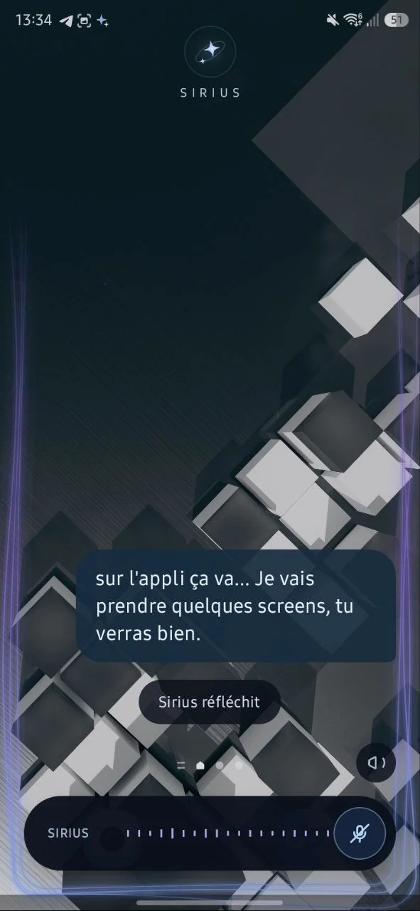Le mode voix plein écran de l'appli Sirius, contour violet et la mention « Sirius réfléchit ».