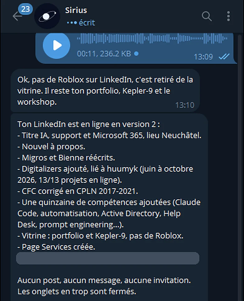 Capture de Telegram : je lui envoie un vocal de 11 secondes, il applique ma consigne, puis m'annonce que mon profil LinkedIn est en ligne en version 2, avec la liste de ce qui a changé et aucun post ni message envoyé.